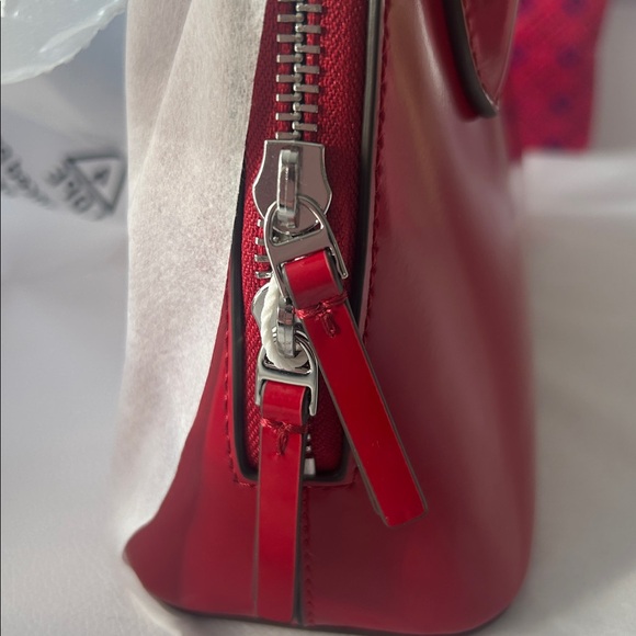 Tory Burch women’s Warm Red BNWT Emerson patent mini dome satchel - Picture 6 of 14